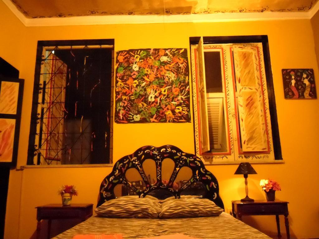 Quarto com Cama de Casal ou 2 de Solteiro e Banheiro Privativo